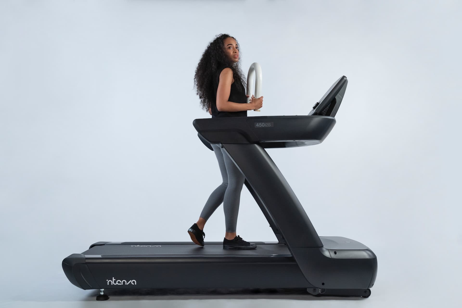 SHOULD YOU WEAR SHOES ON A TREADMILL
