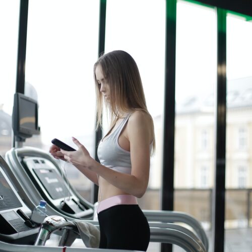 Does iPhone count steps on treadmill?